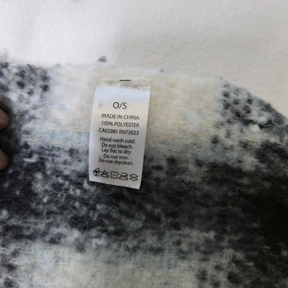 Aeropostale, super soft plaid, black and white oversized scarf​​​​ - Picture 6 of 6